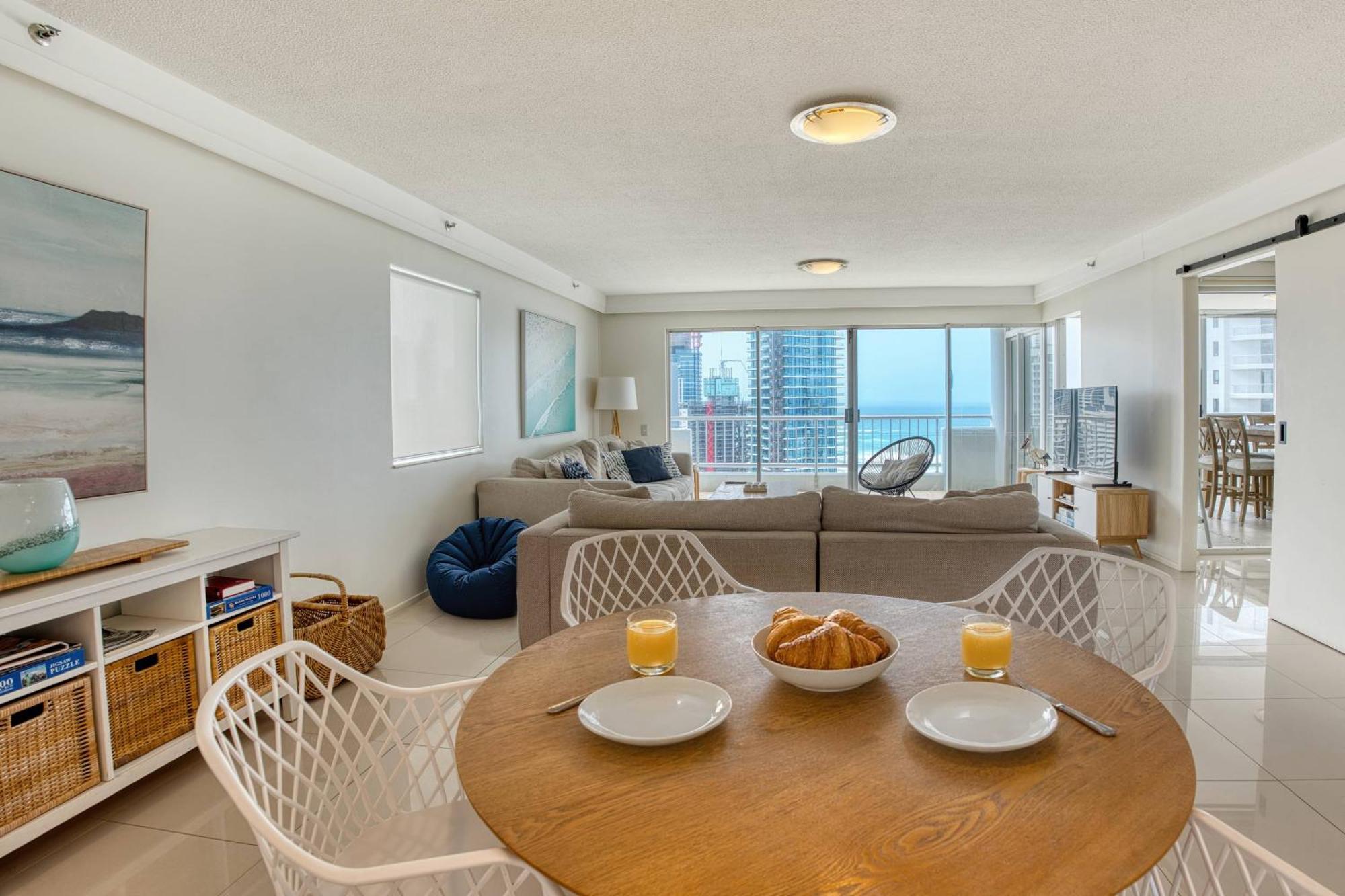 3 Bedroom ocean views 19th floor