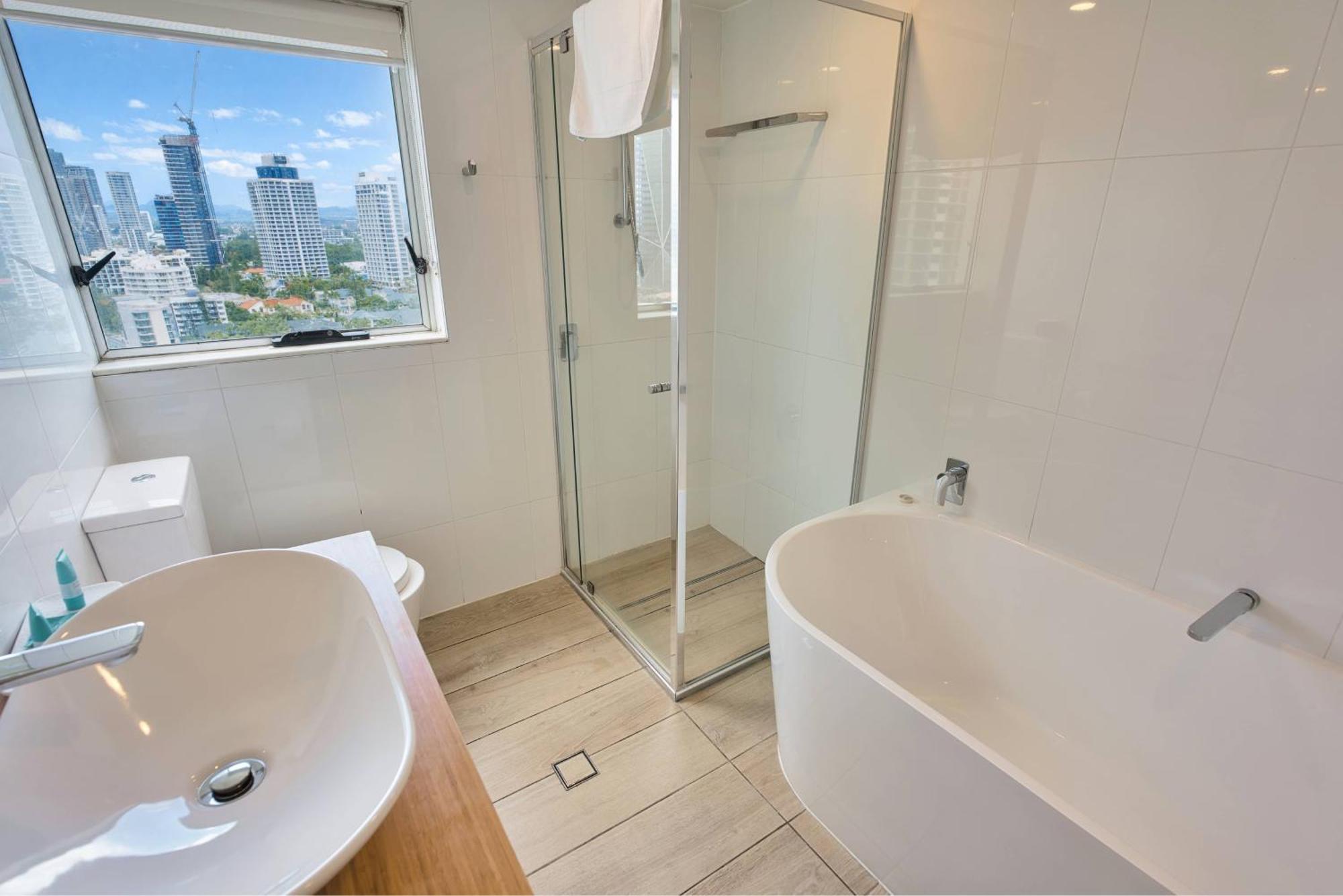 3 Bedroom ocean views 19th floor
