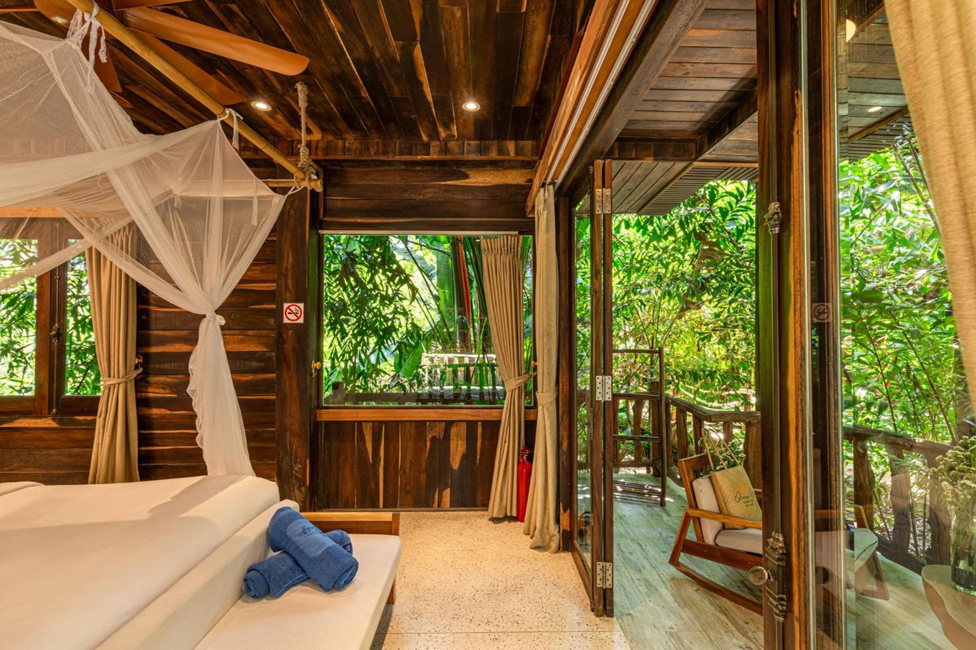 Jungle Bungalow King