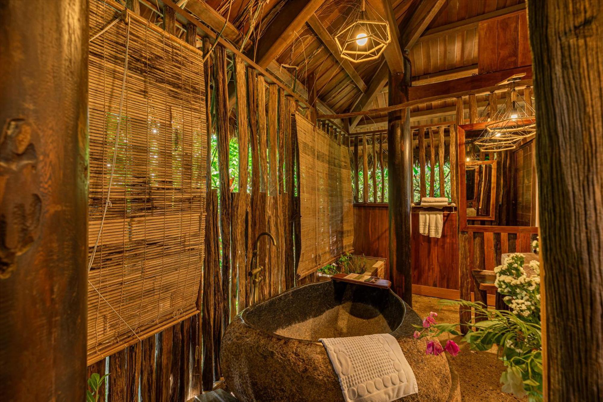 Jungle Bungalow King