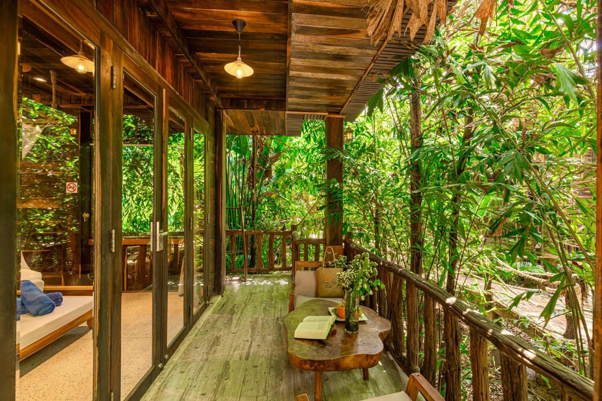 Jungle Bungalow King