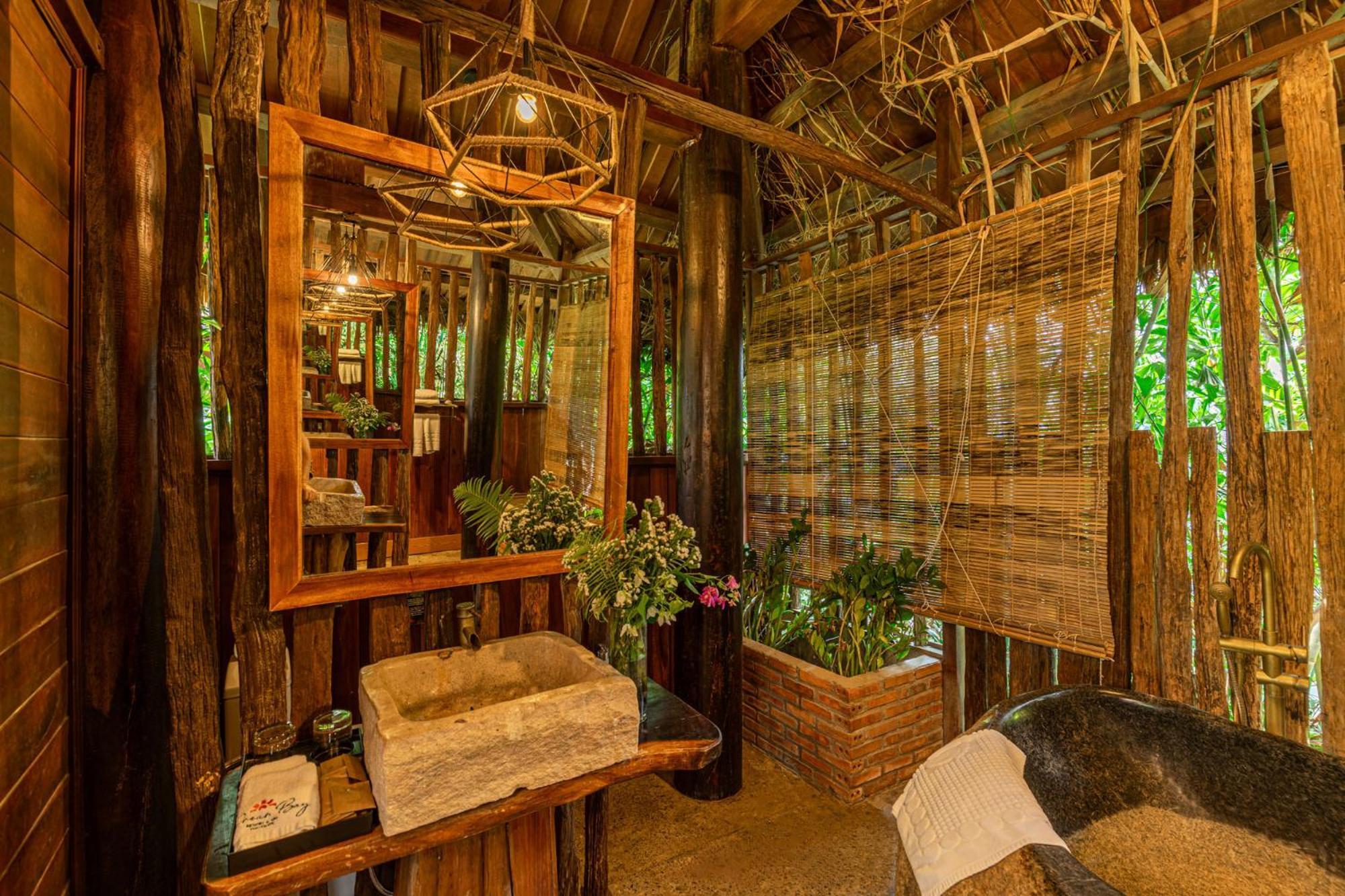 Jungle Bungalow King