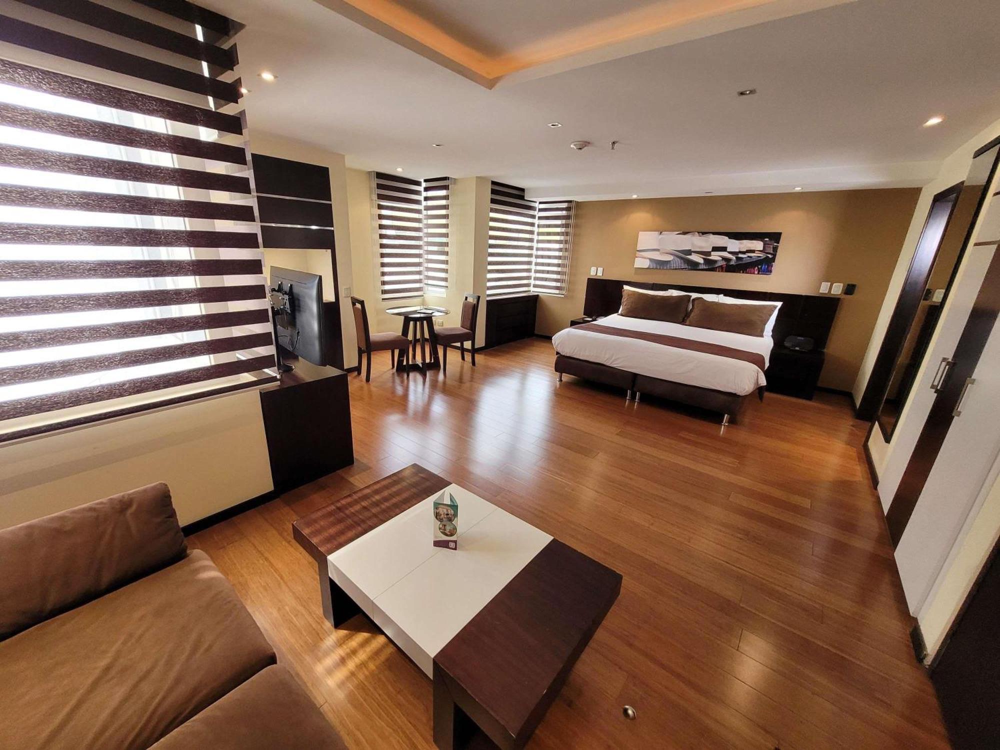 Executive King Studio