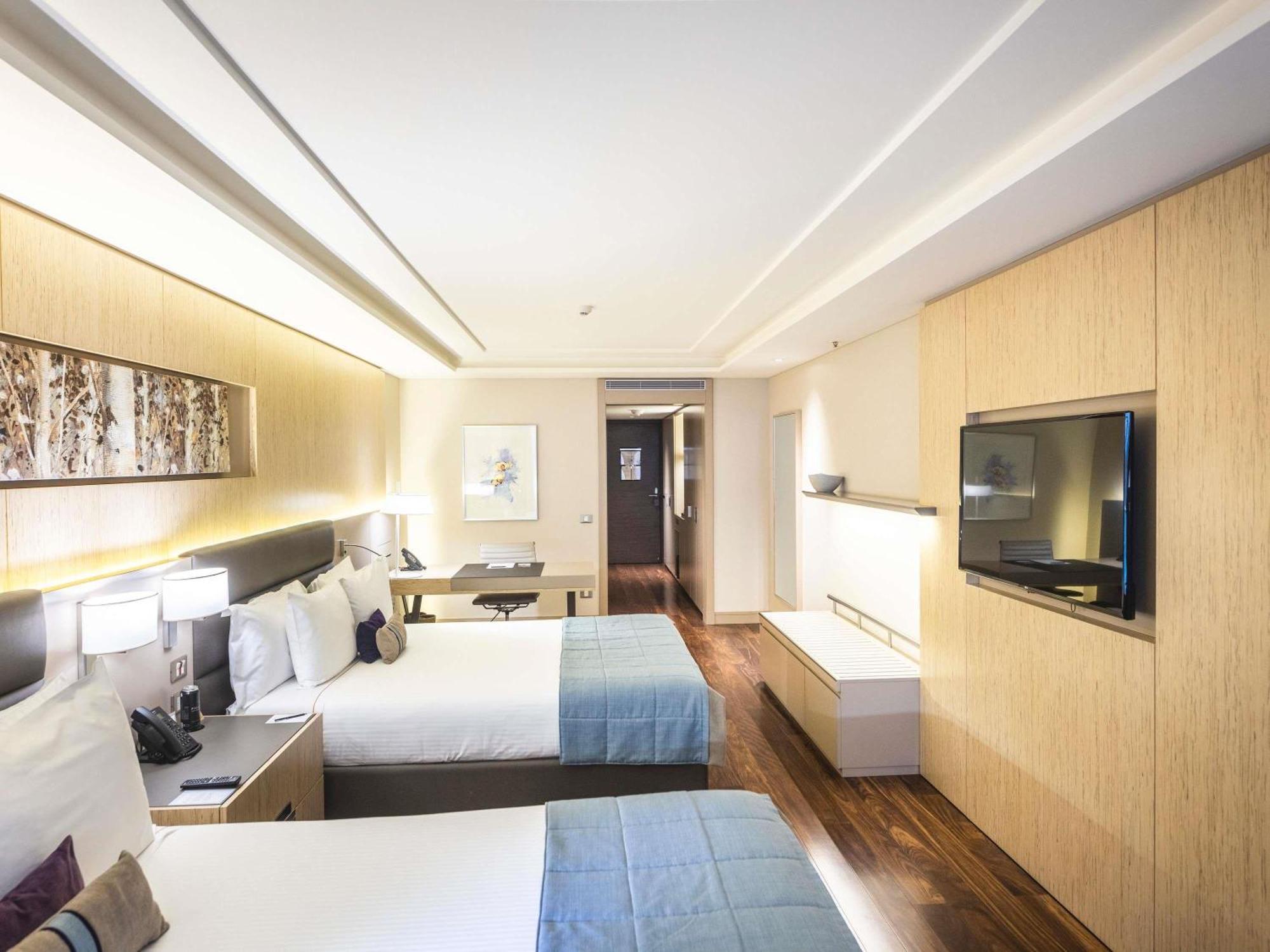 Executive Queen Room Two Queen Beds Balcony
