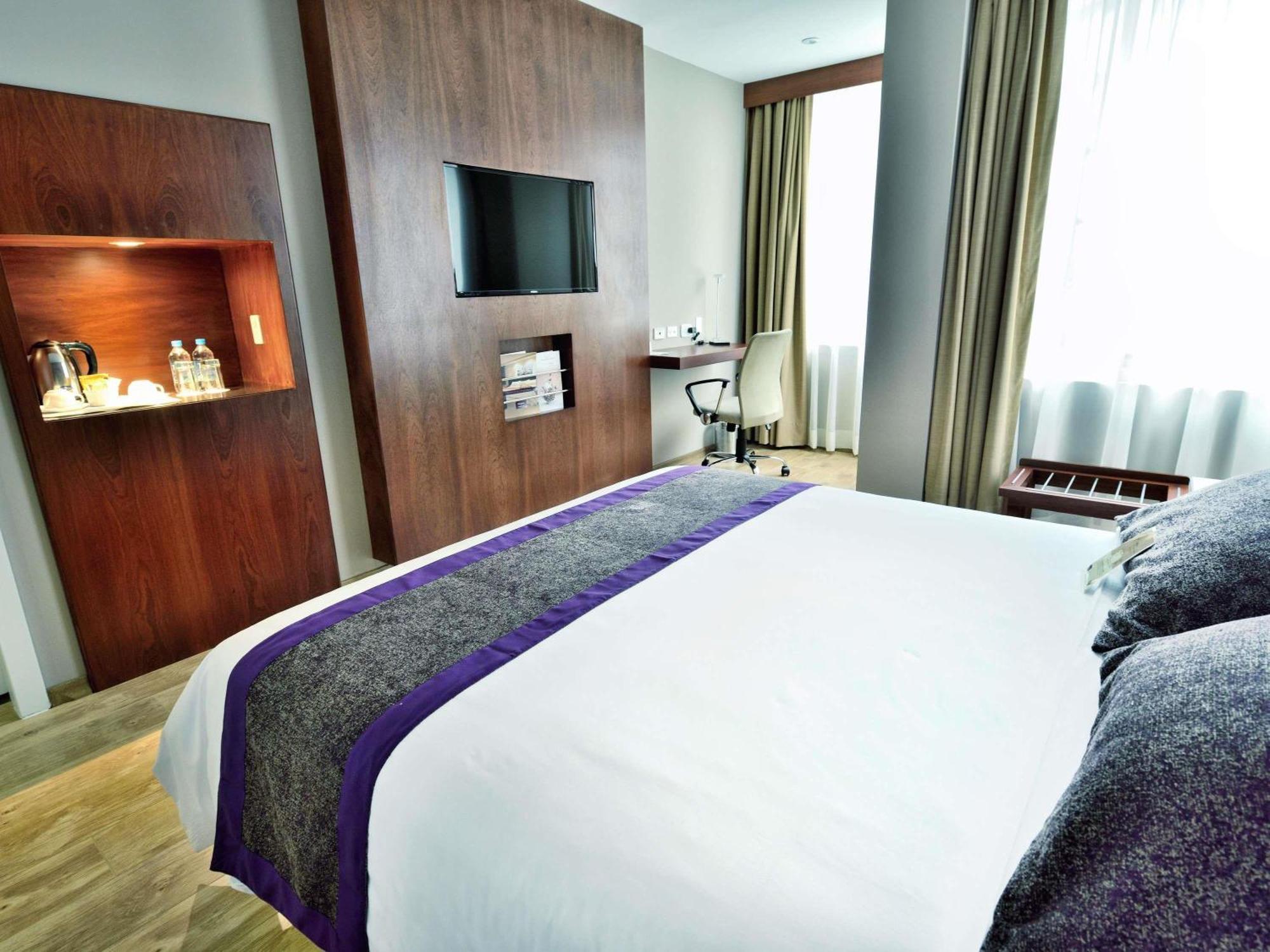 Comfort Queen Room