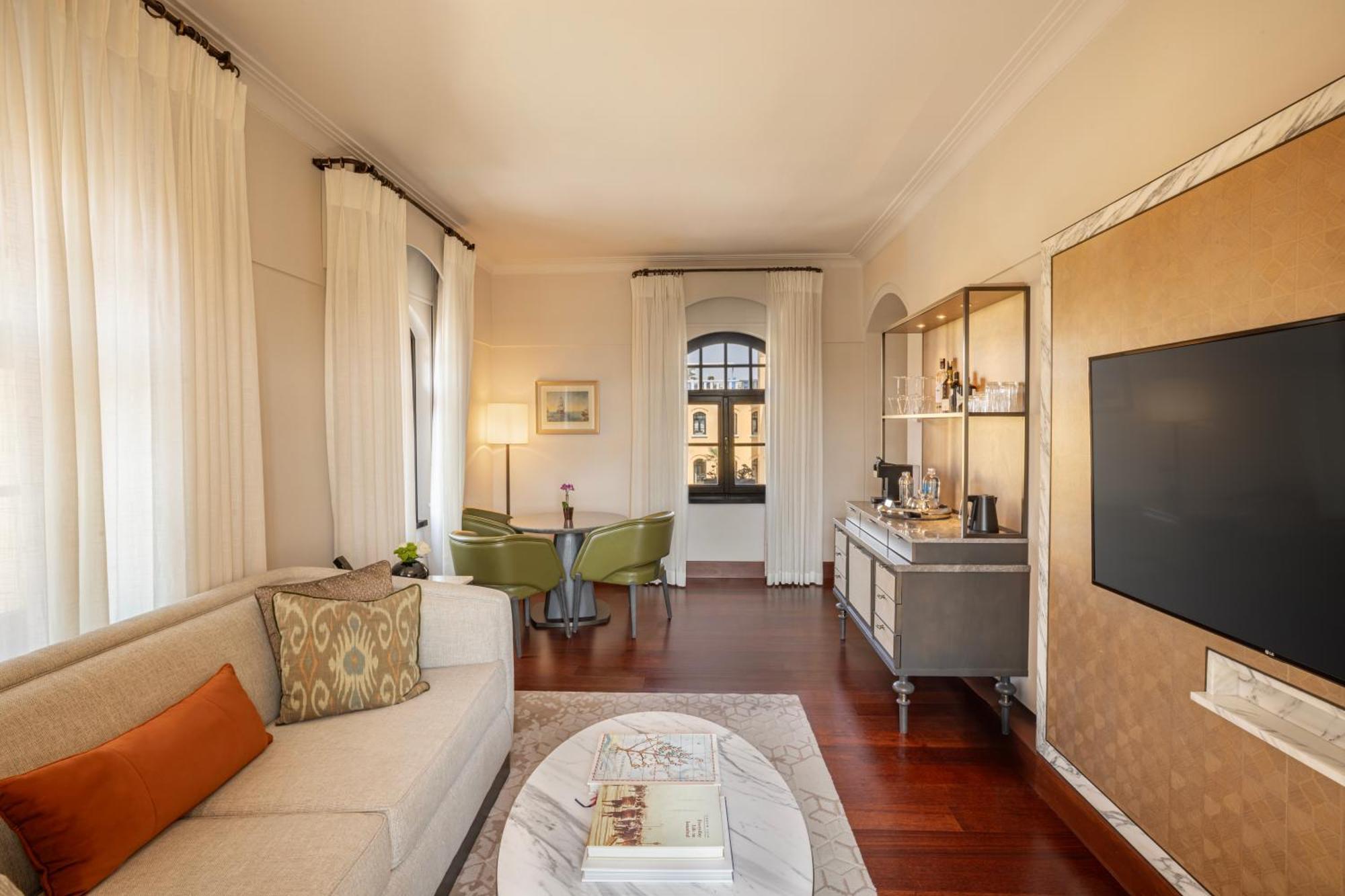 One-Bedroom King Suite