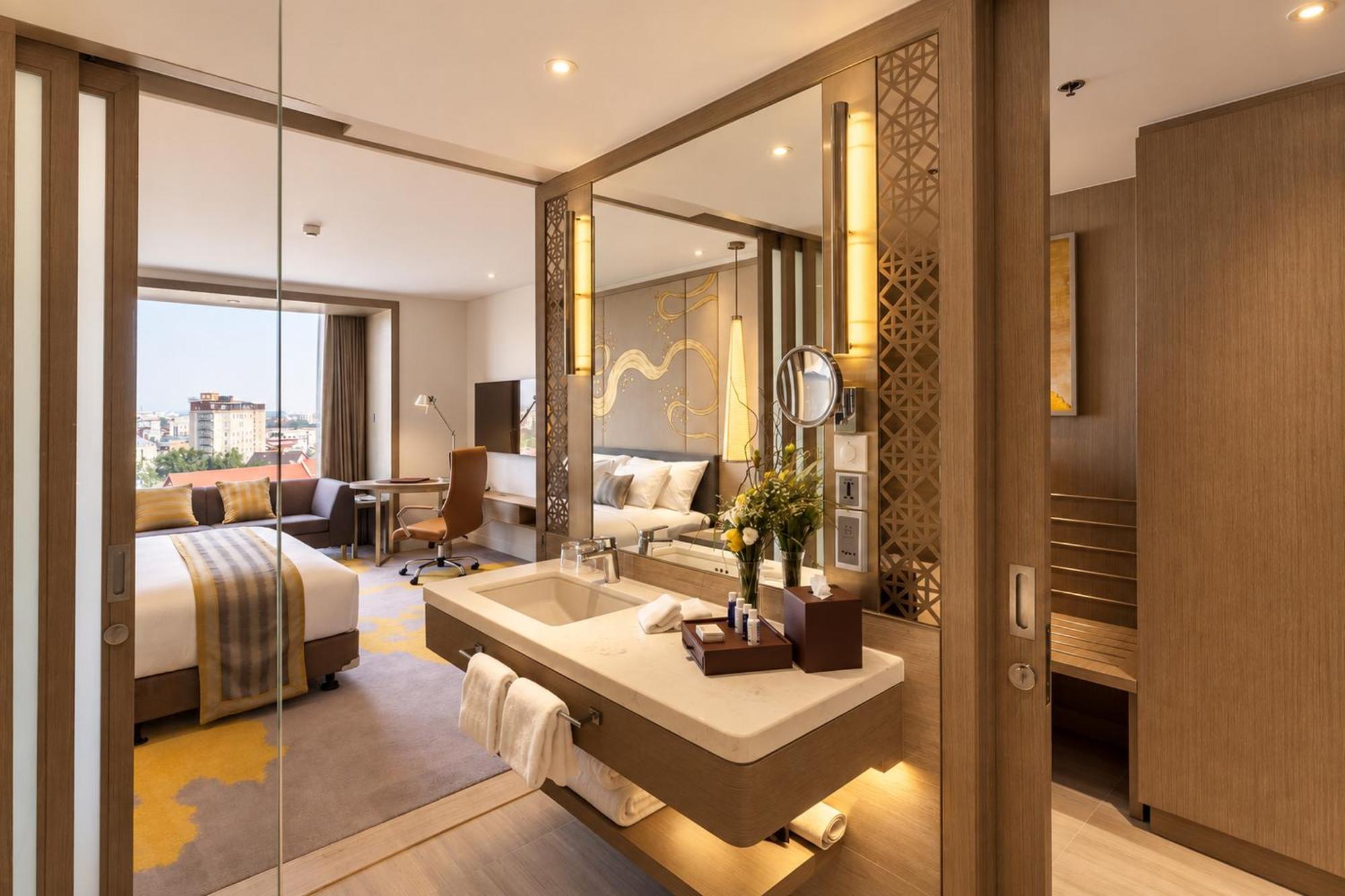 Standard King Room Accessible