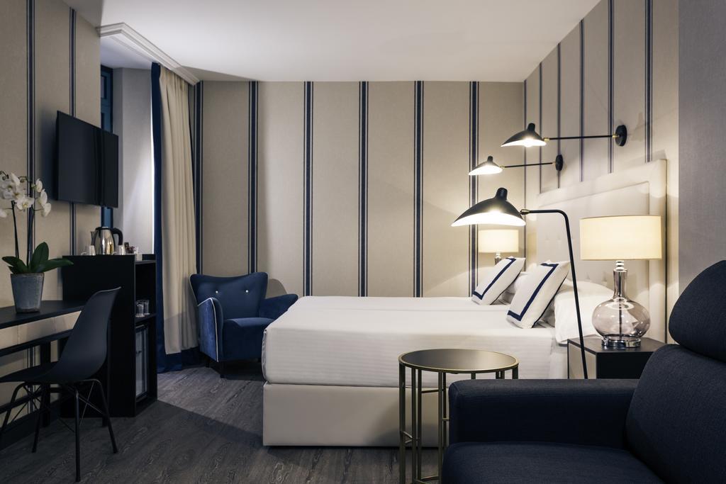 Tweepersoonskamer met 2 Aparte Bedden en een Extra Bed