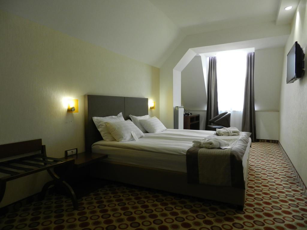 Superior One-Bedroom Apartment