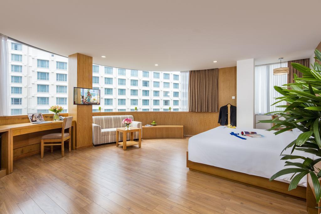 Signature Suite with Sunbath and Balcony
