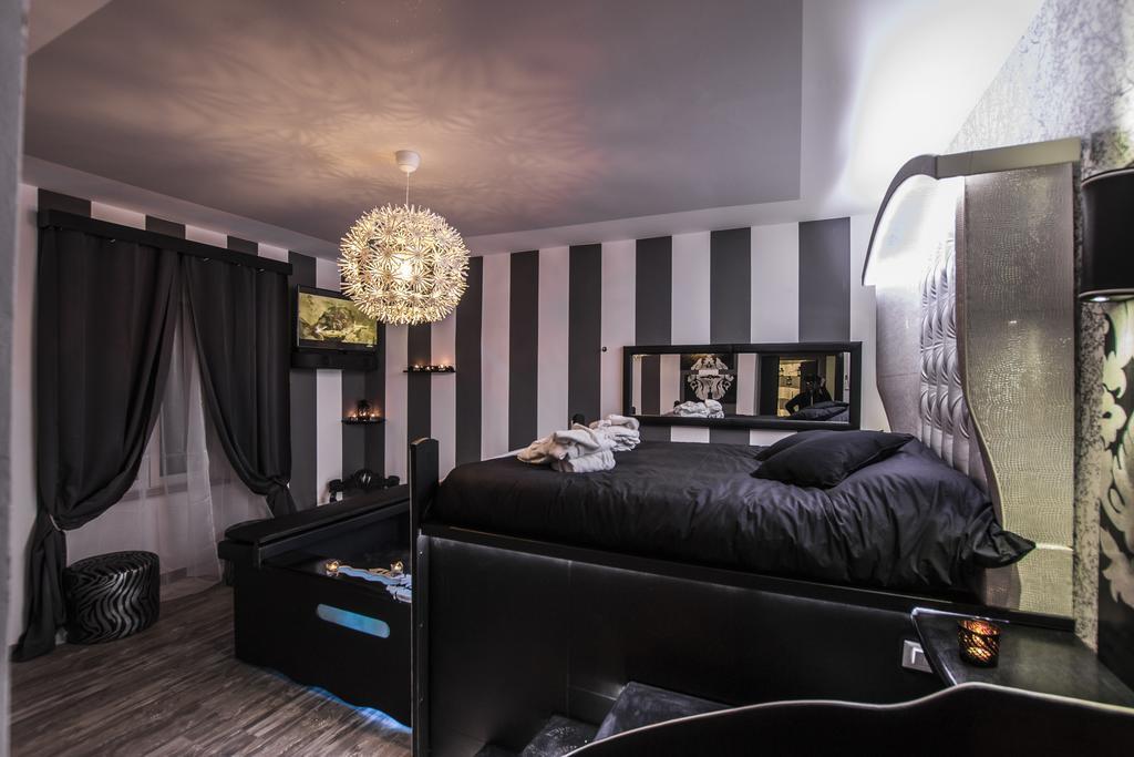 Deluxe Suite with Spa Bath