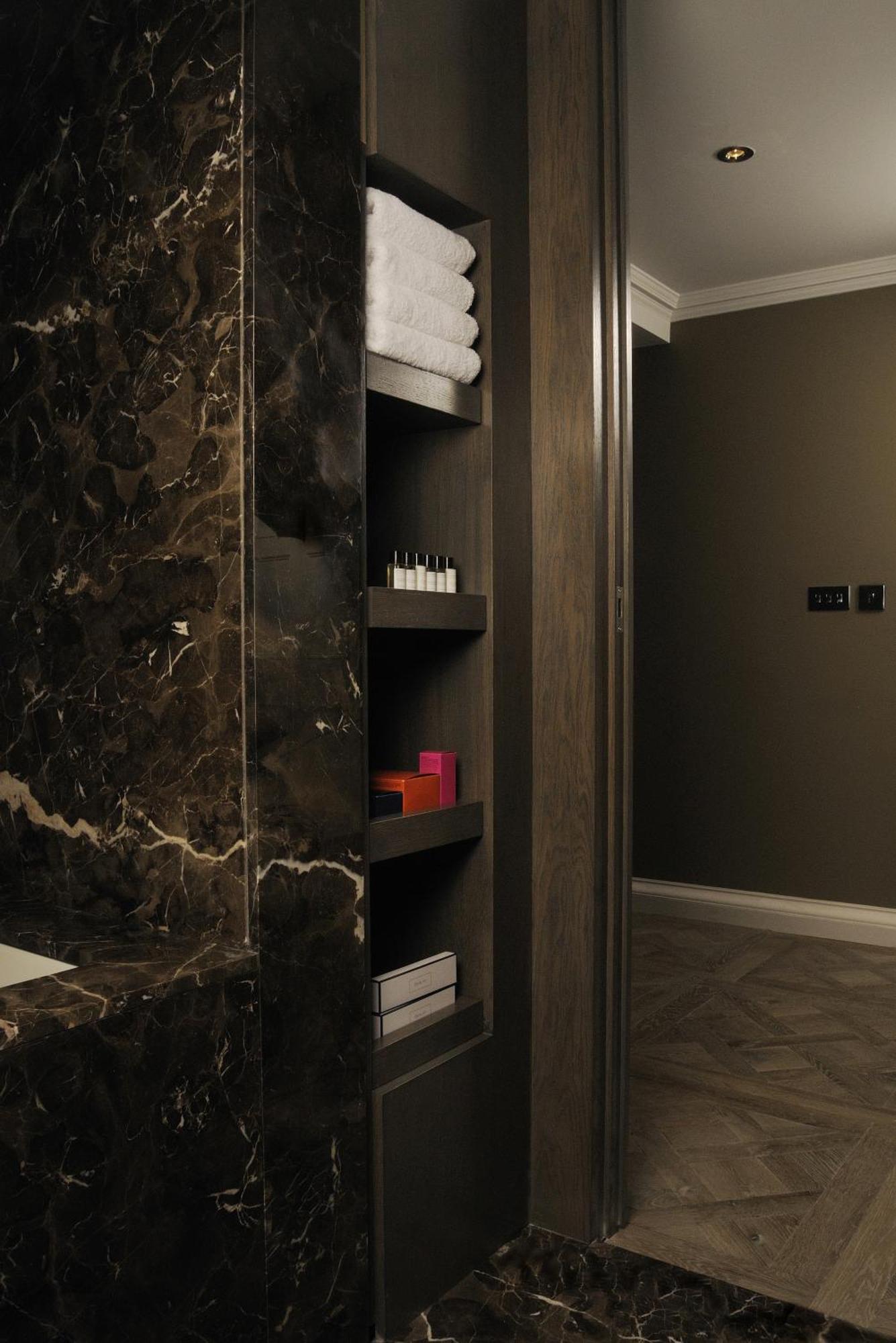 Premium King Separate Shower,894226264:JPEG