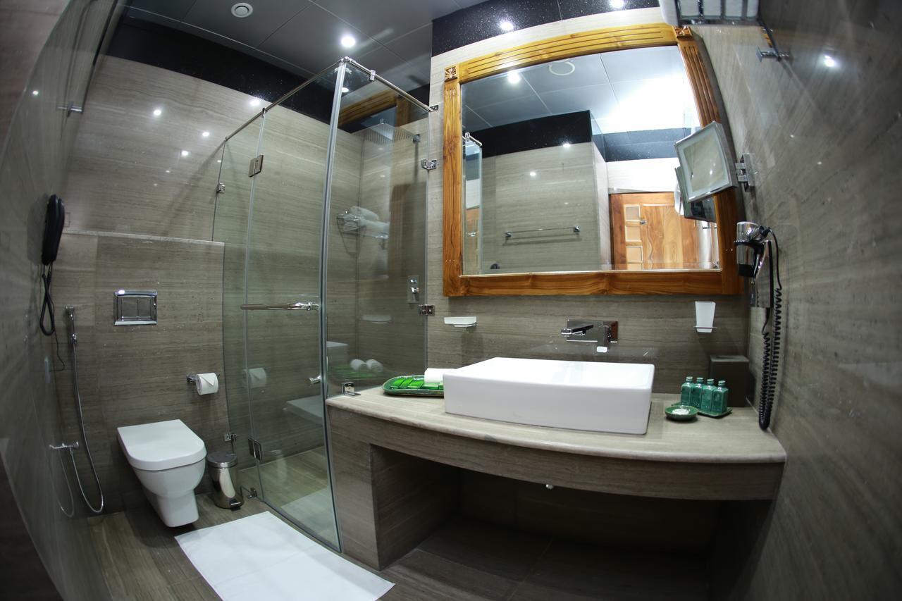 Superior Double Room with 10% discount on wellness spa and Araliya Fashion and wood carving.