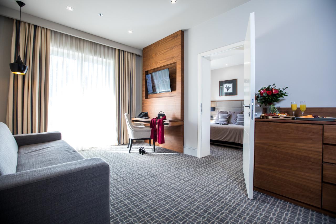 Luxe Suite met Balkon en Uitzicht op Zee