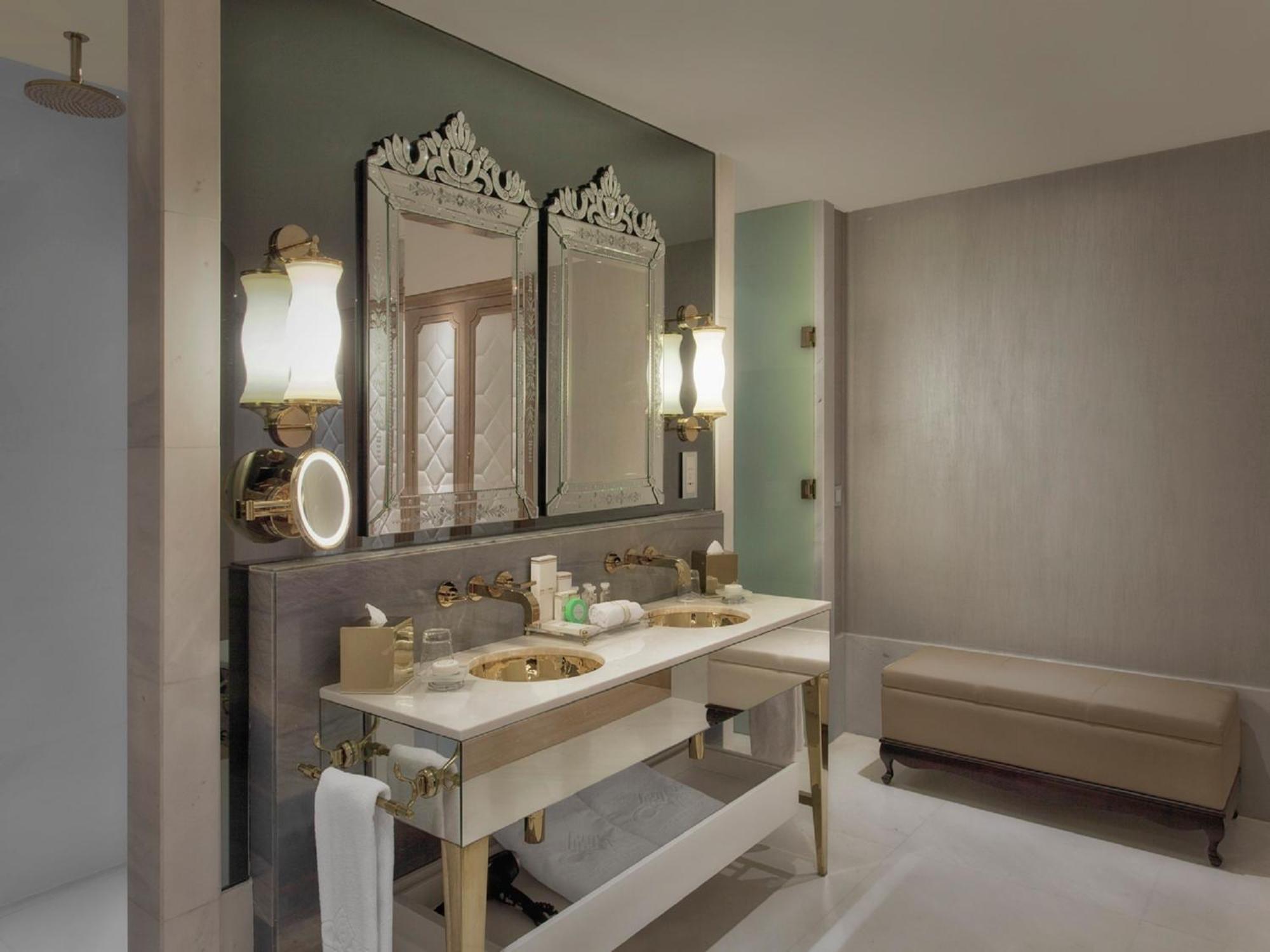 Luxury Suite with Lounge Access