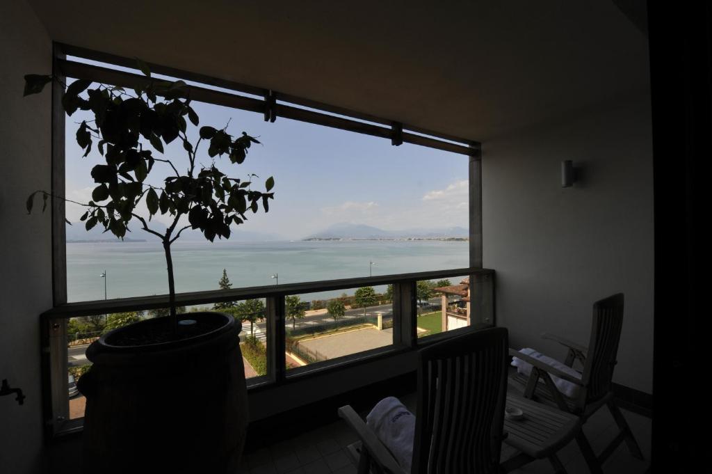 Standard Room Lake View Spa Access