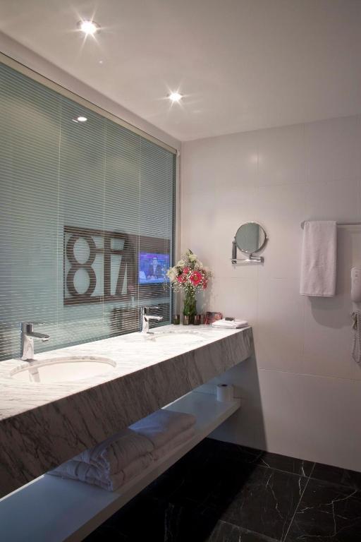 Corner Double Room