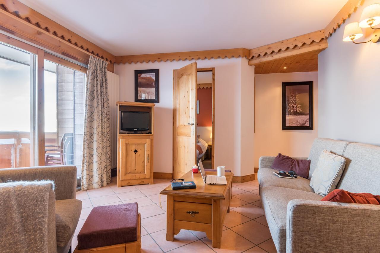 Two-Bedroom Apartment with Sleeping alcove and Balcony (7 People)