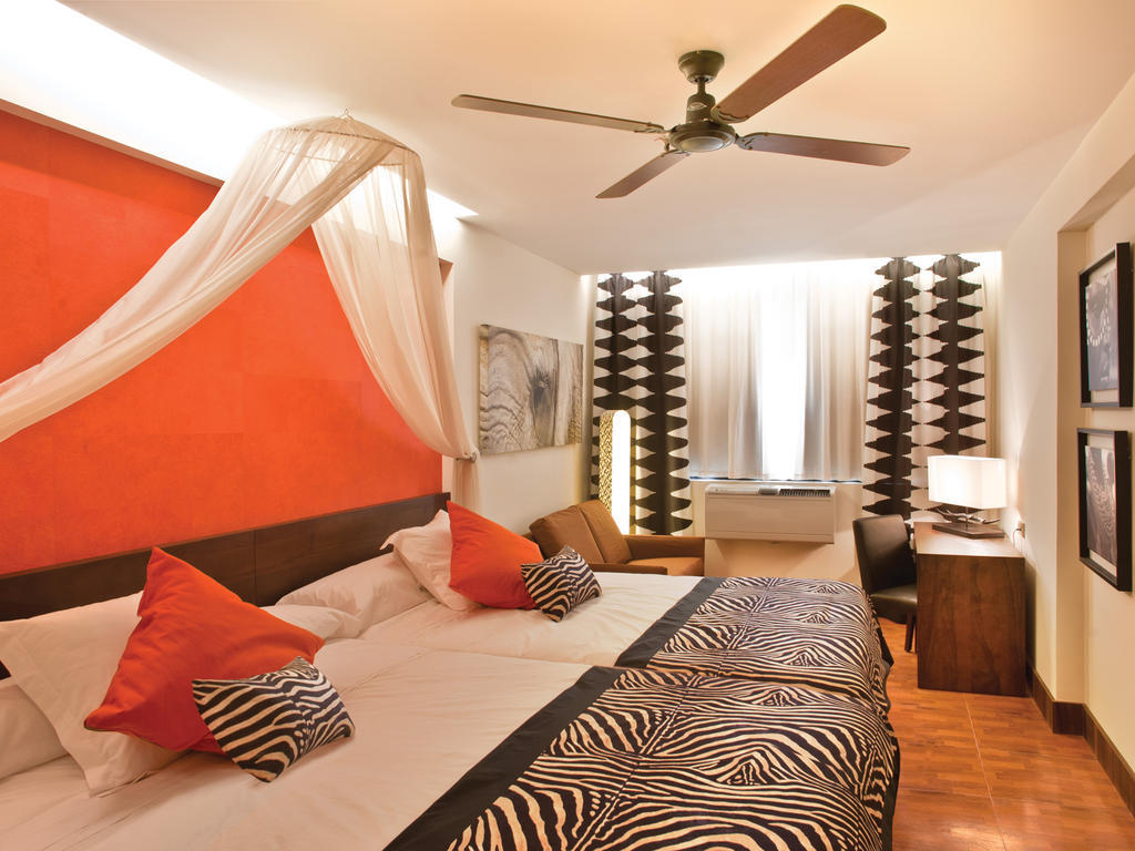 Quarto Duplo com Vista Mar Parcial (2 Adultos + 2 Crianças)