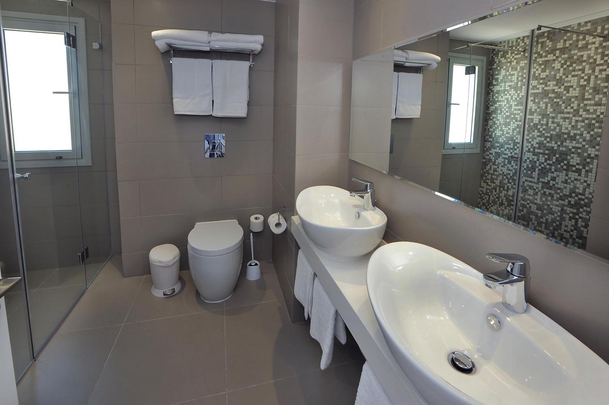 Family Suite (2 Adults + 2 Children),1275249538:JPEG