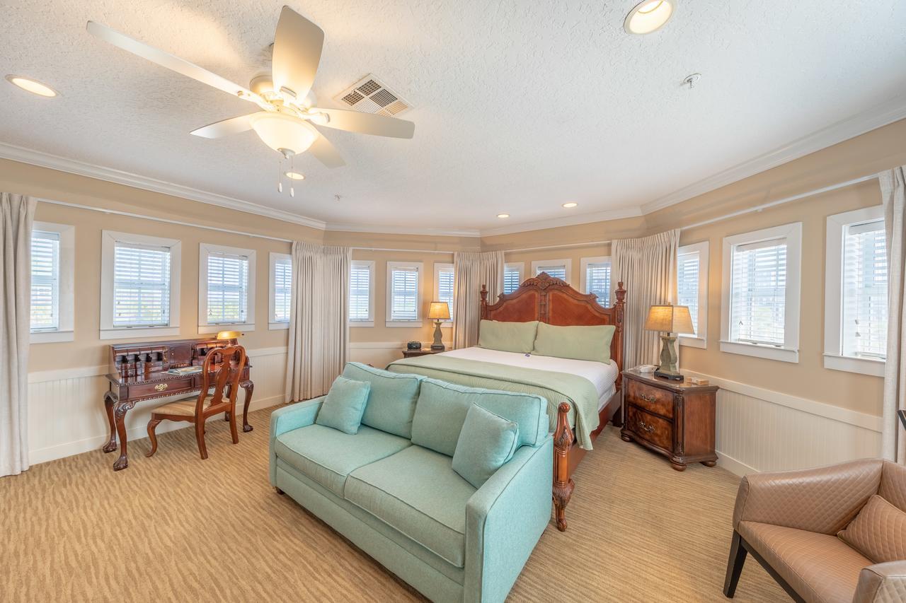 Deluxe King Suite,779353374:JPEG