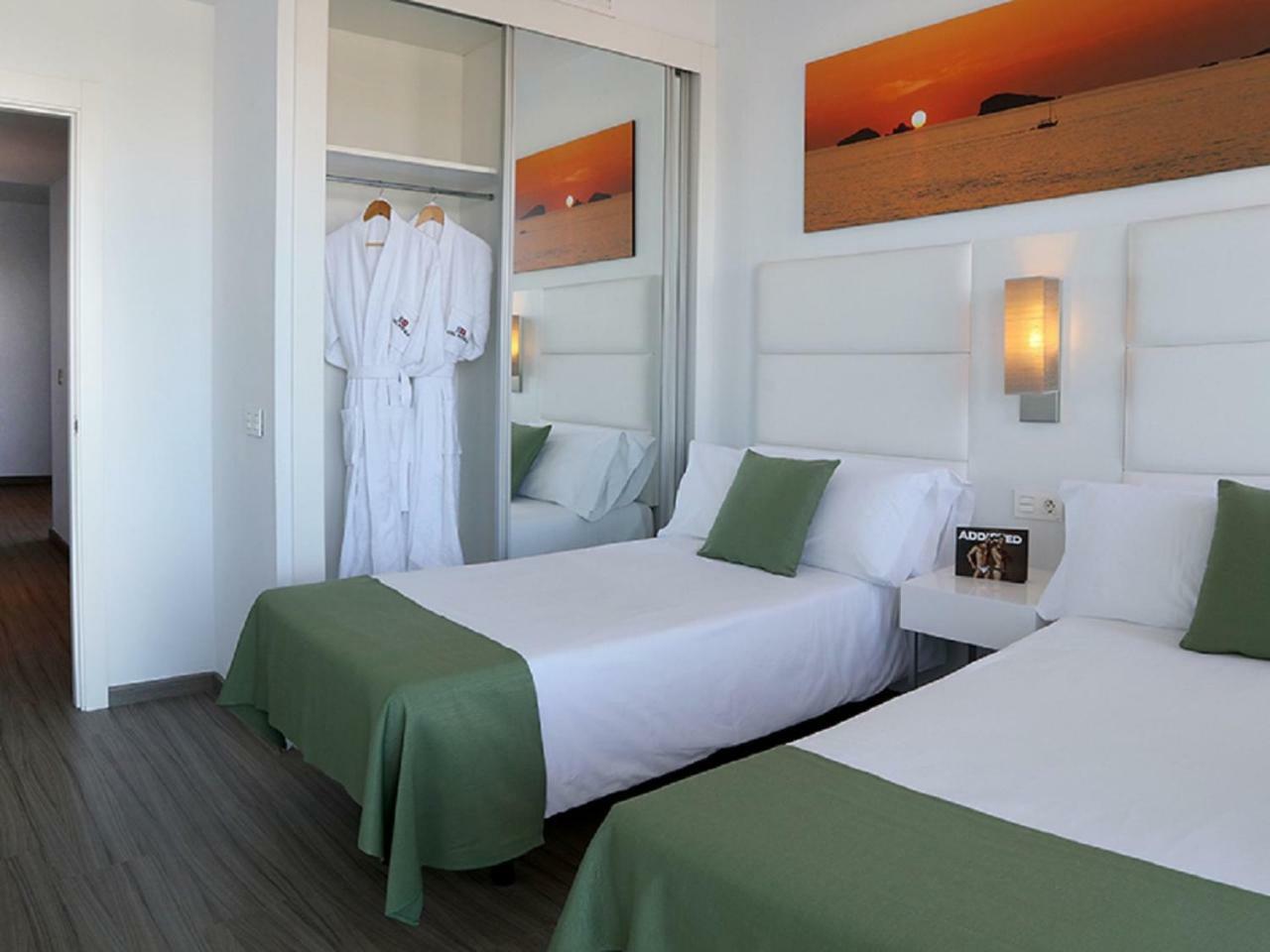 Deluxe Apartment Partial Sea View