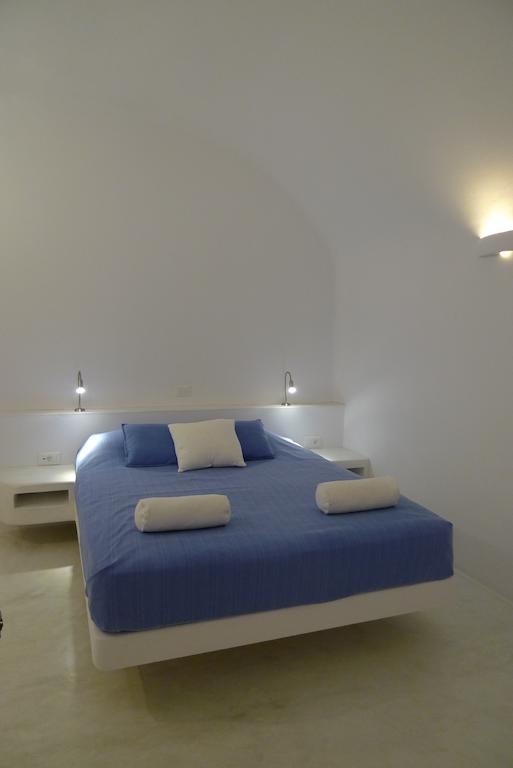 Junior Cave House Suite with Caldera View