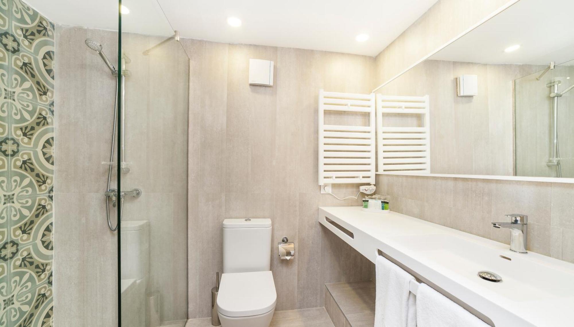 One-Bedroom Apartment,942347128:JPEG