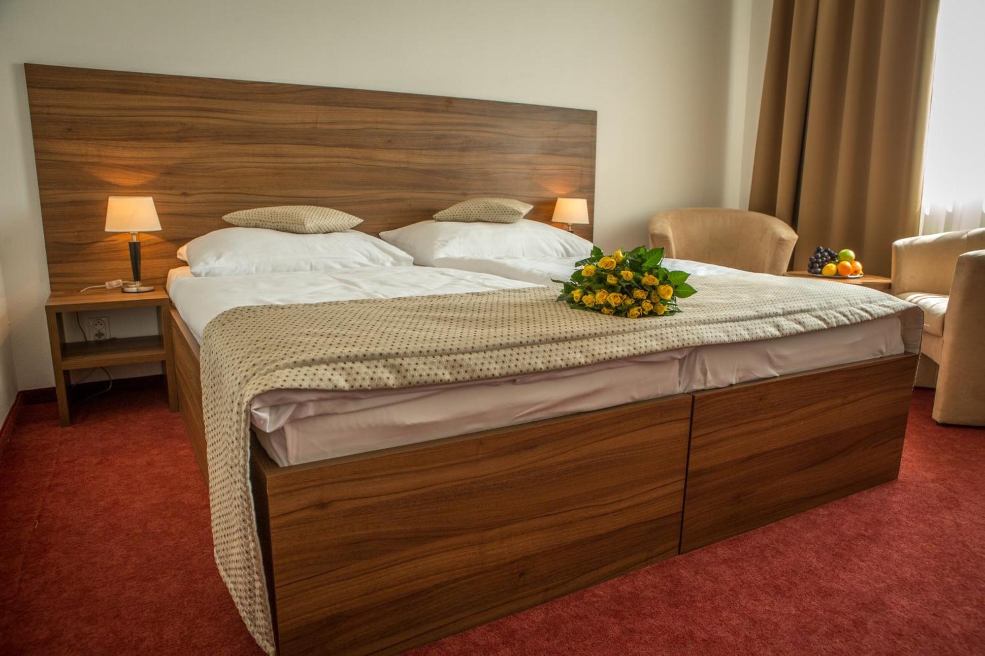 Deluxe Double Room with Free Minibar - Refilled Daily,1010302909:JPEG