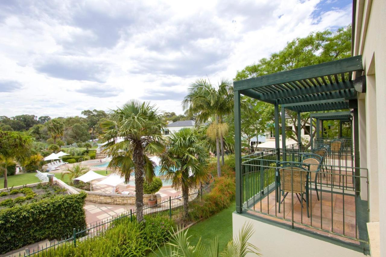 Lake View King Room