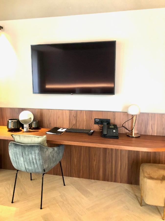 Deluxe Double Room with Balcony,967219129:JPEG