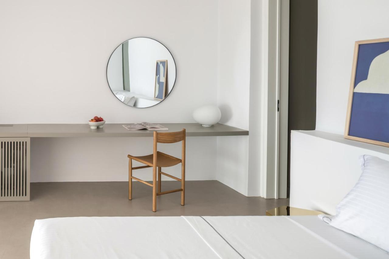 The Saint Suite with Private Infinity Heated Pool and 180o Caldera View,982697800:JPEG