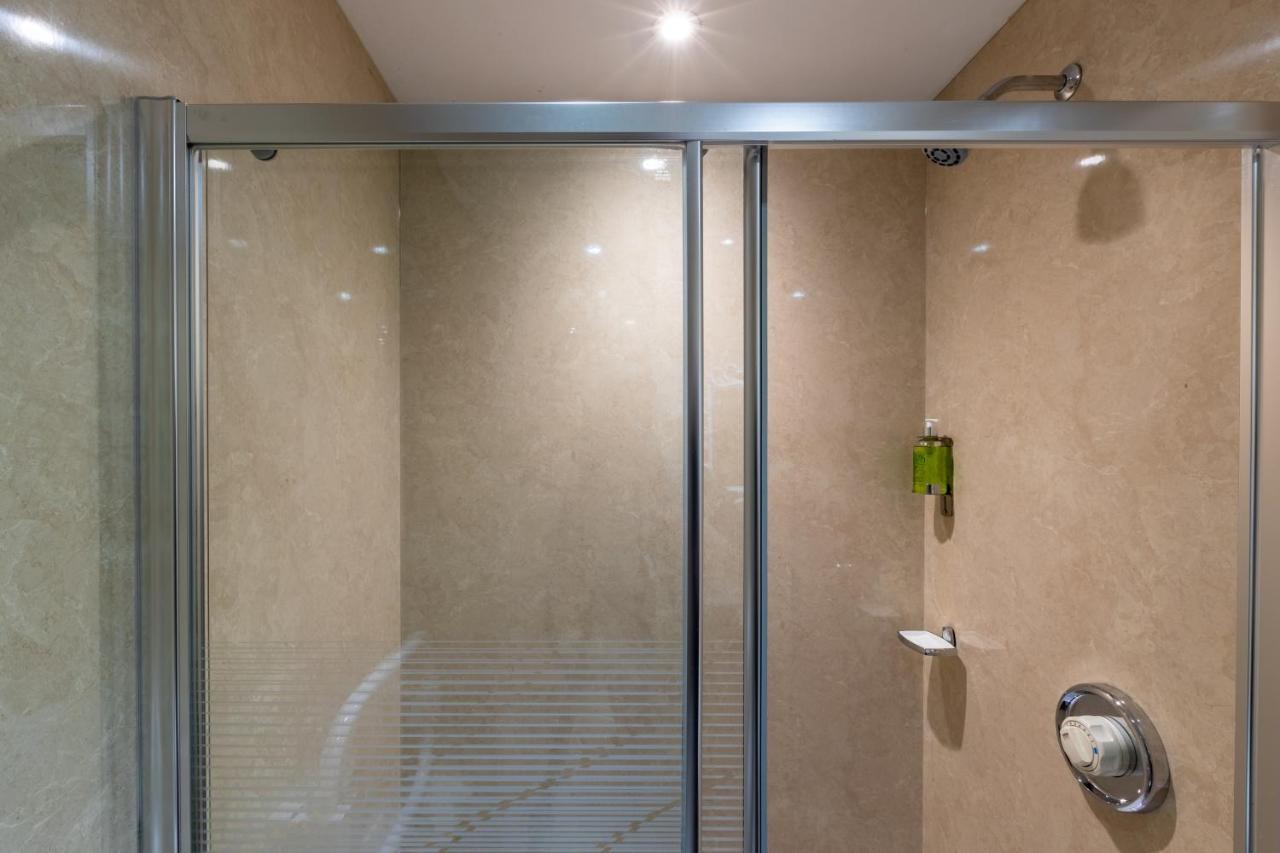 Large Single Room