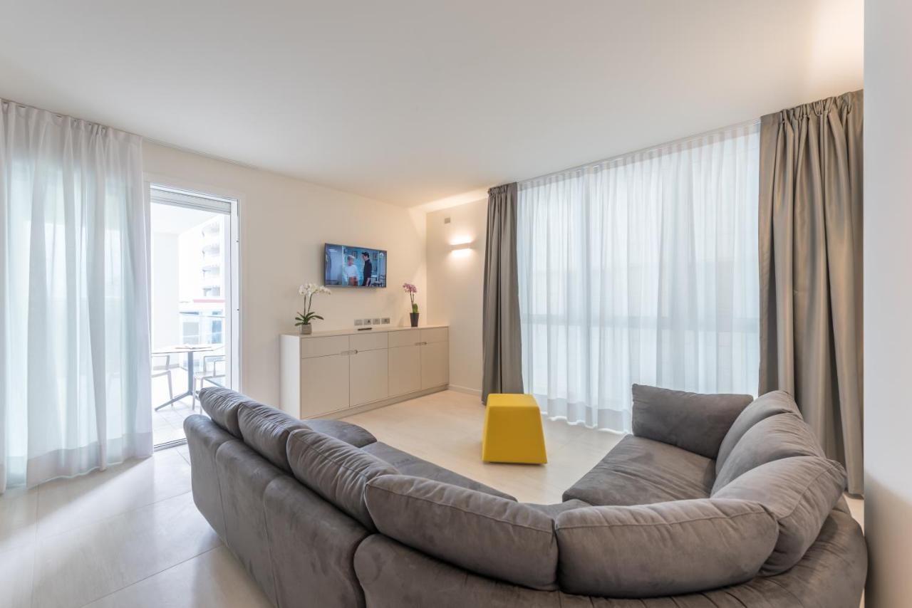 Three-Bedroom Apartment,990864916:JPEG