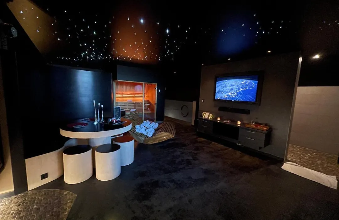 Octavie - Suite de luxe à Tournai avec piscine privée, jacuzzi, sauna et hammam-1