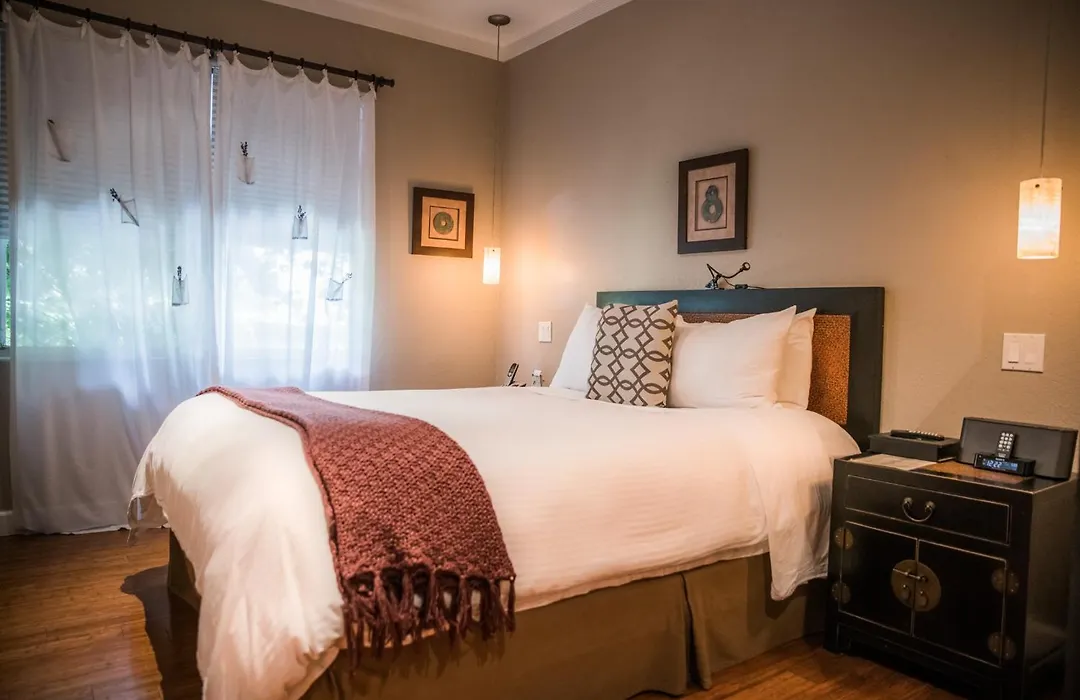 Cadet Hotel-1