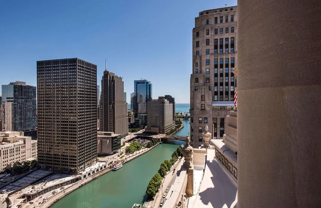 Londonhouse Chicago, Curio Collection By Hilton-1