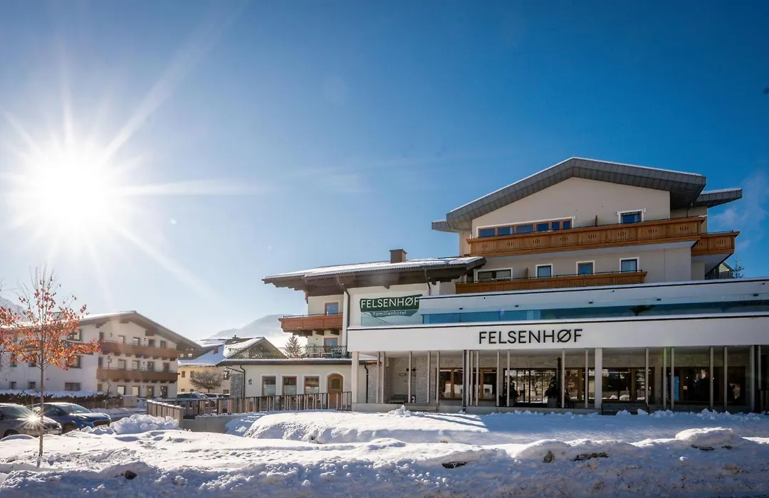 Familienhotel Felsenhof-1