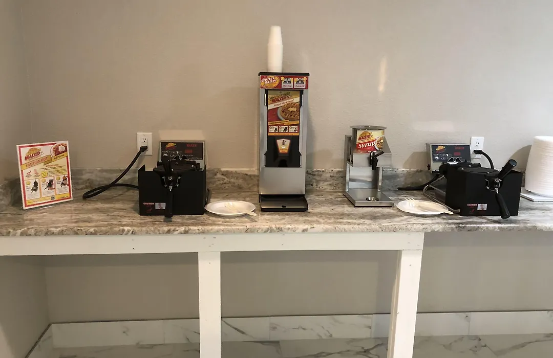 Clarion Inn & Suites Kissimmee-Lake Buena Vista South-1