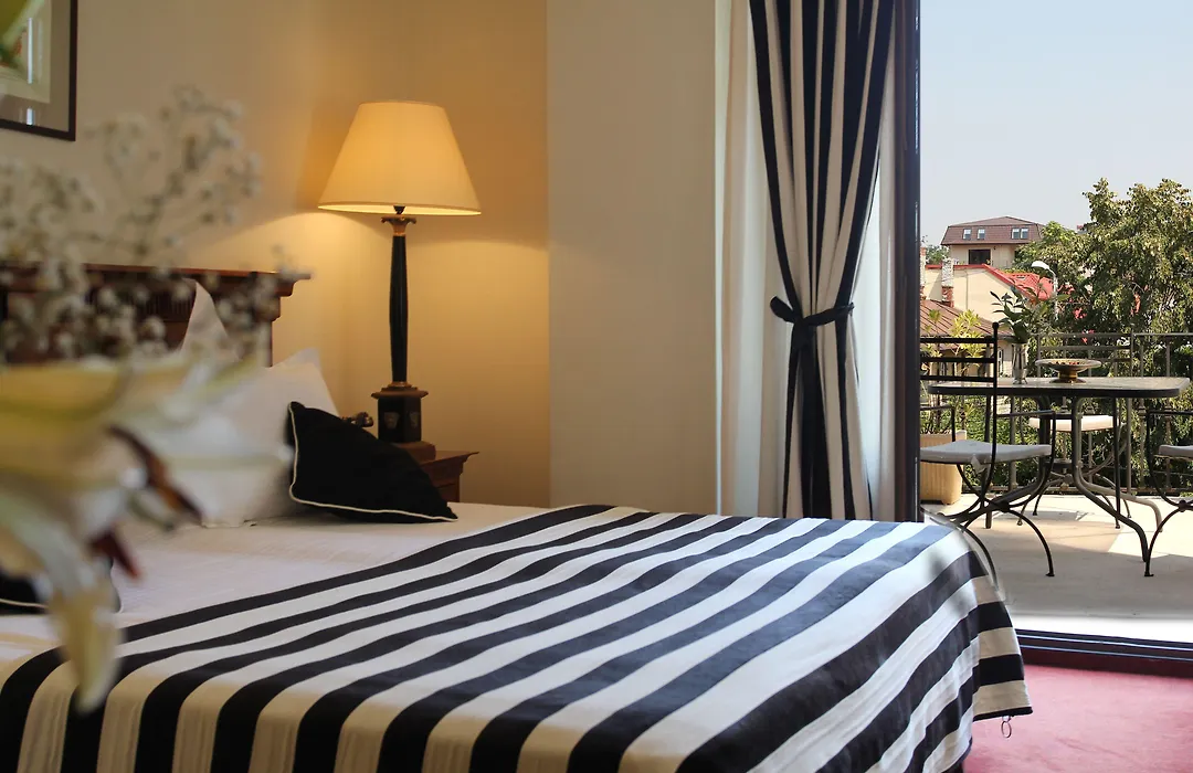 Arc De Triomphe Apartments-1
