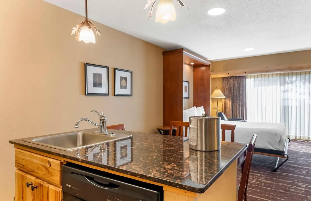 Best Western Premier The Lodge On Lake Detroit-1