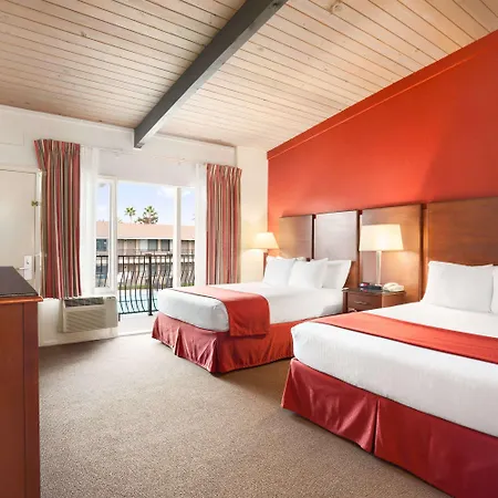 Ramada By Wyndham San Diego North Hotel & Conference Center-3