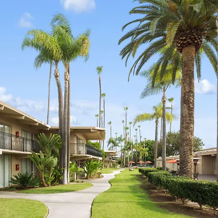 Ramada By Wyndham San Diego North Hotel & Conference Center-2