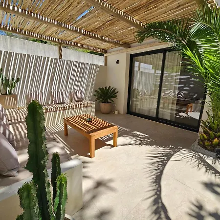 Le Clos des Délices - Love Room - Chambre avec spa, terrasse et parking privatif-3