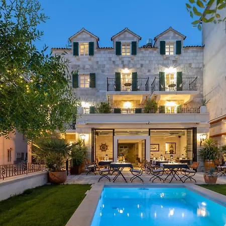 Casa Columba - Adults Only 4 Star Boutique Hotel With Outdoor Pool & Private Garden-3