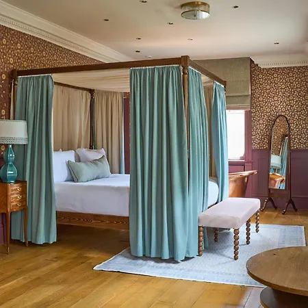 The Mitre, Hampton Court-3