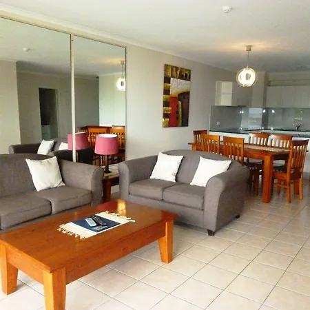 Coral Towers Holiday Suites-2