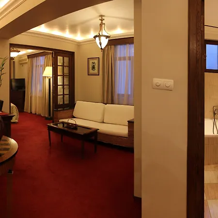 Arc De Triomphe Apartments-2