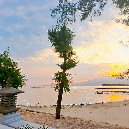 Gili Beachfront Suites-3