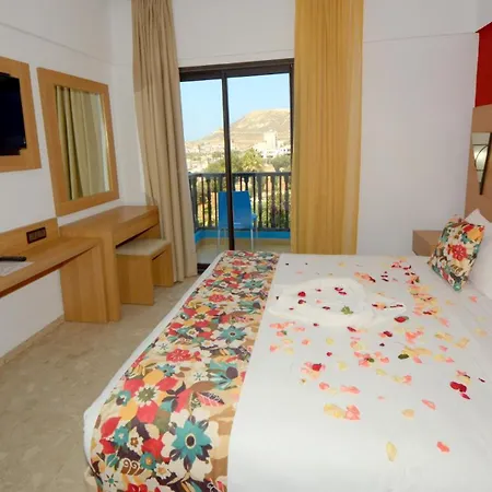 Oasis Hotel & Spa-3